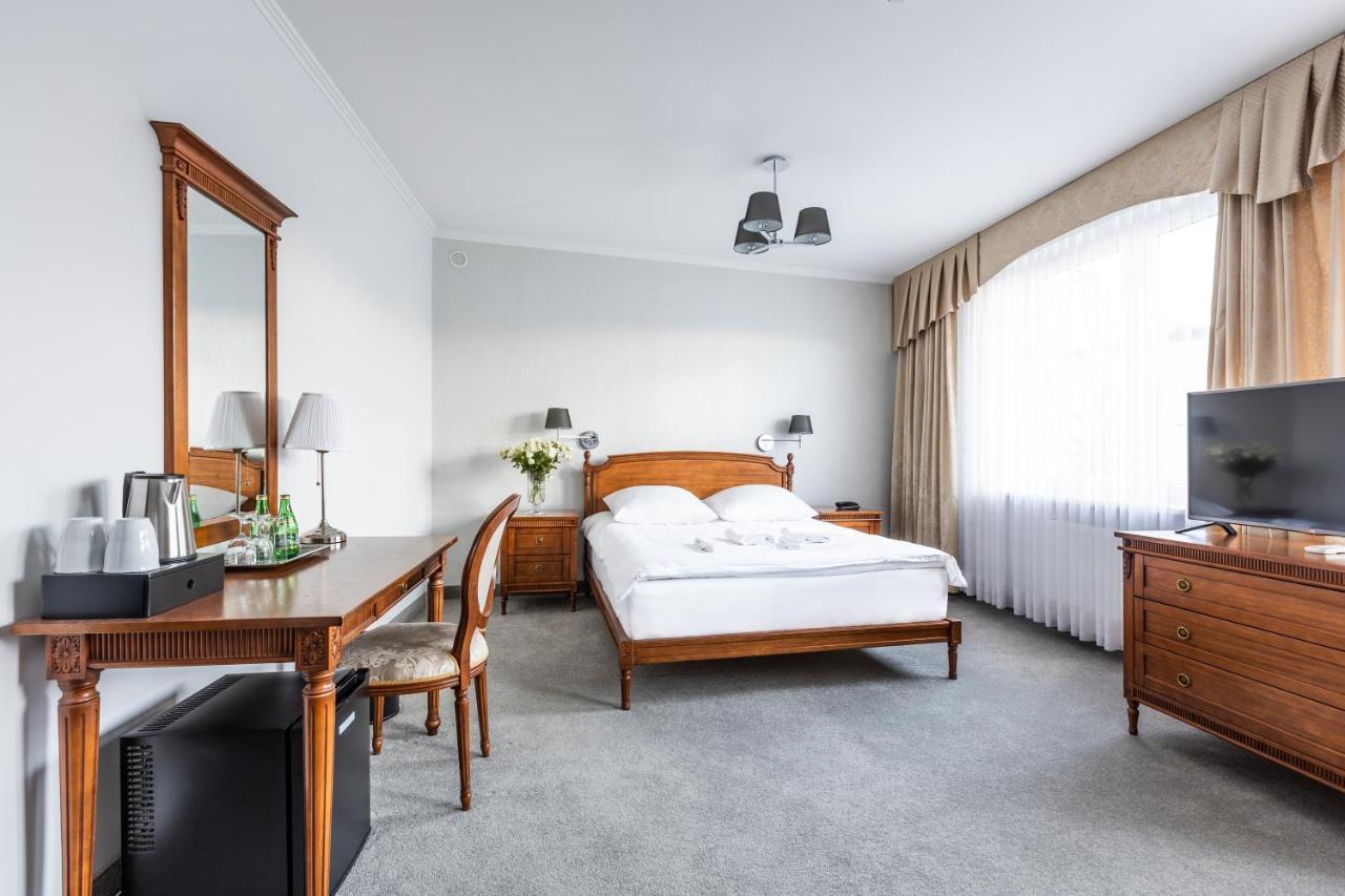 Hotel Pod Złotą Różą Kielce Zewnętrze zdjęcie